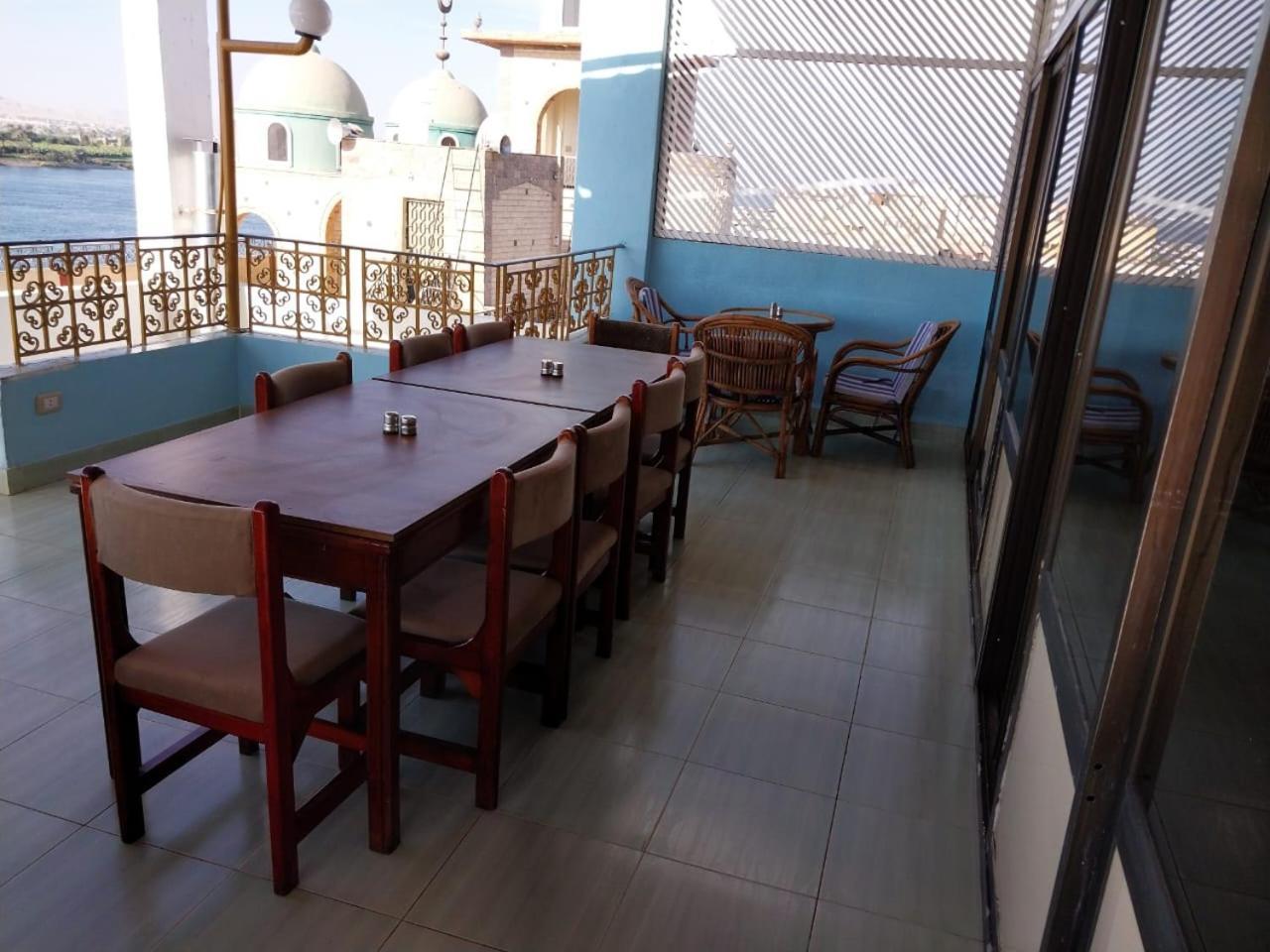 Merry Land Hotel & Roof Top Nile Restaurant ルクソール エクステリア 写真