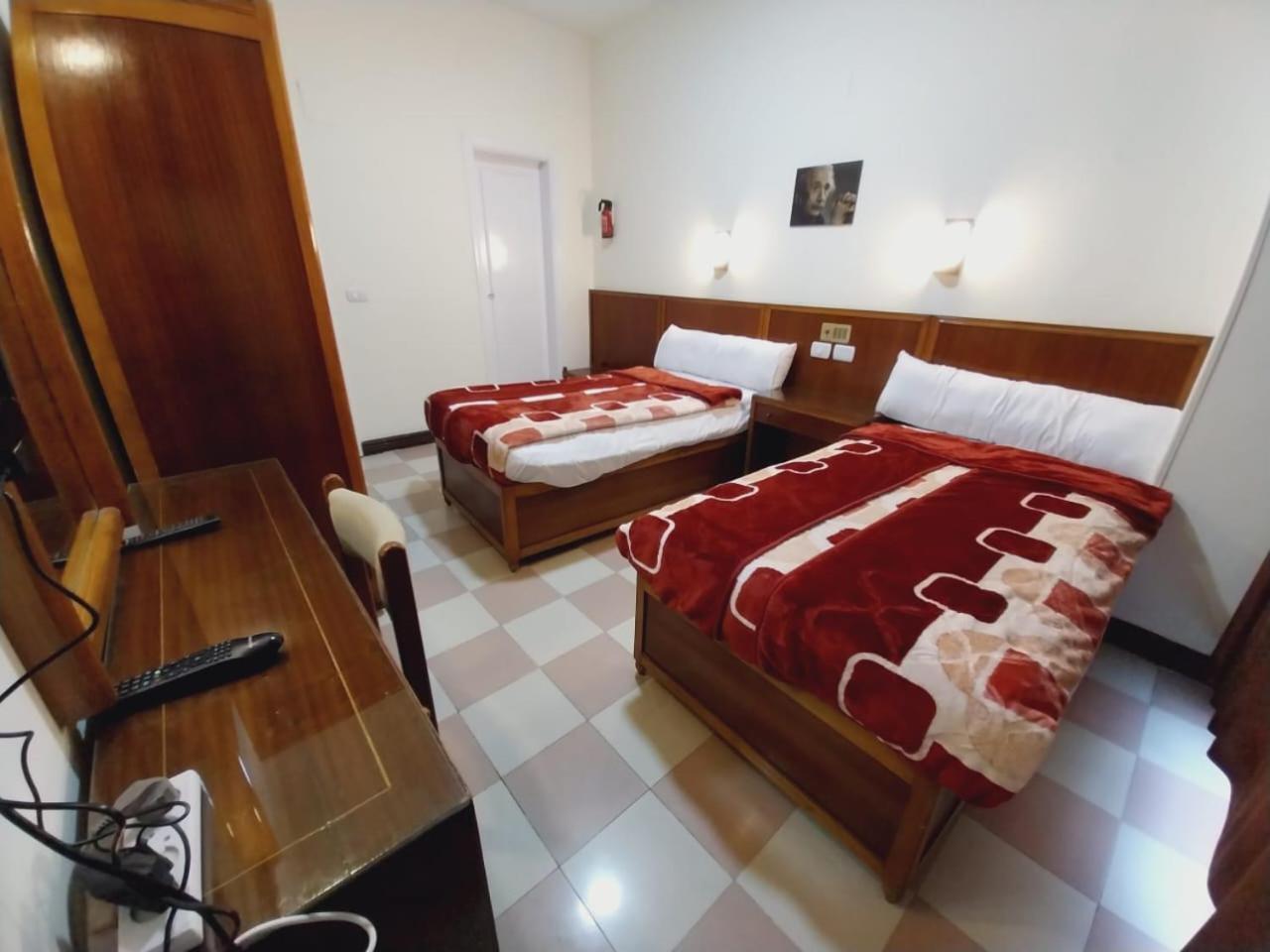Merry Land Hotel & Roof Top Nile Restaurant ルクソール エクステリア 写真