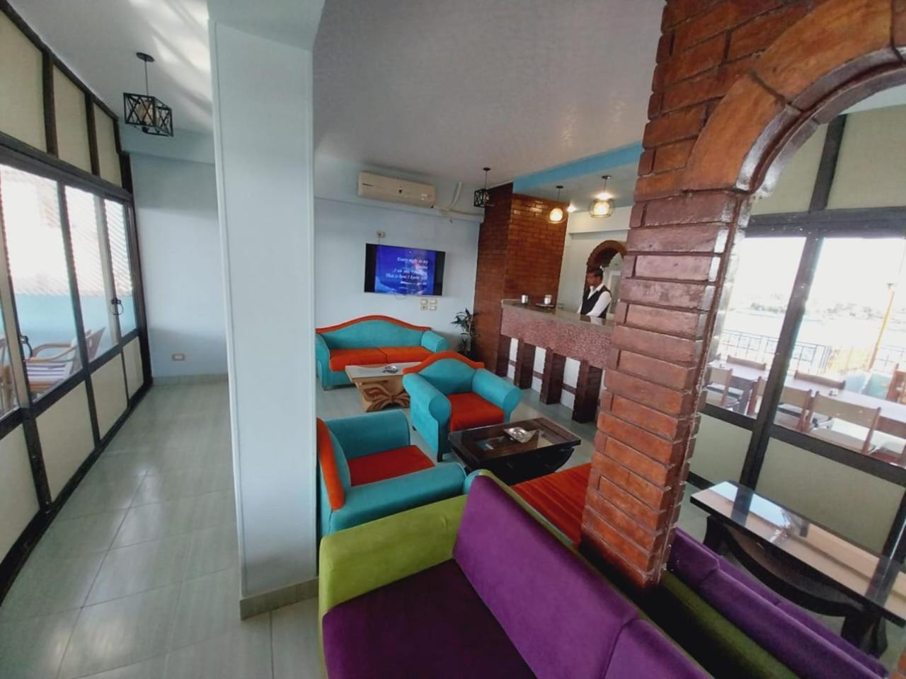 Merry Land Hotel & Roof Top Nile Restaurant ルクソール エクステリア 写真