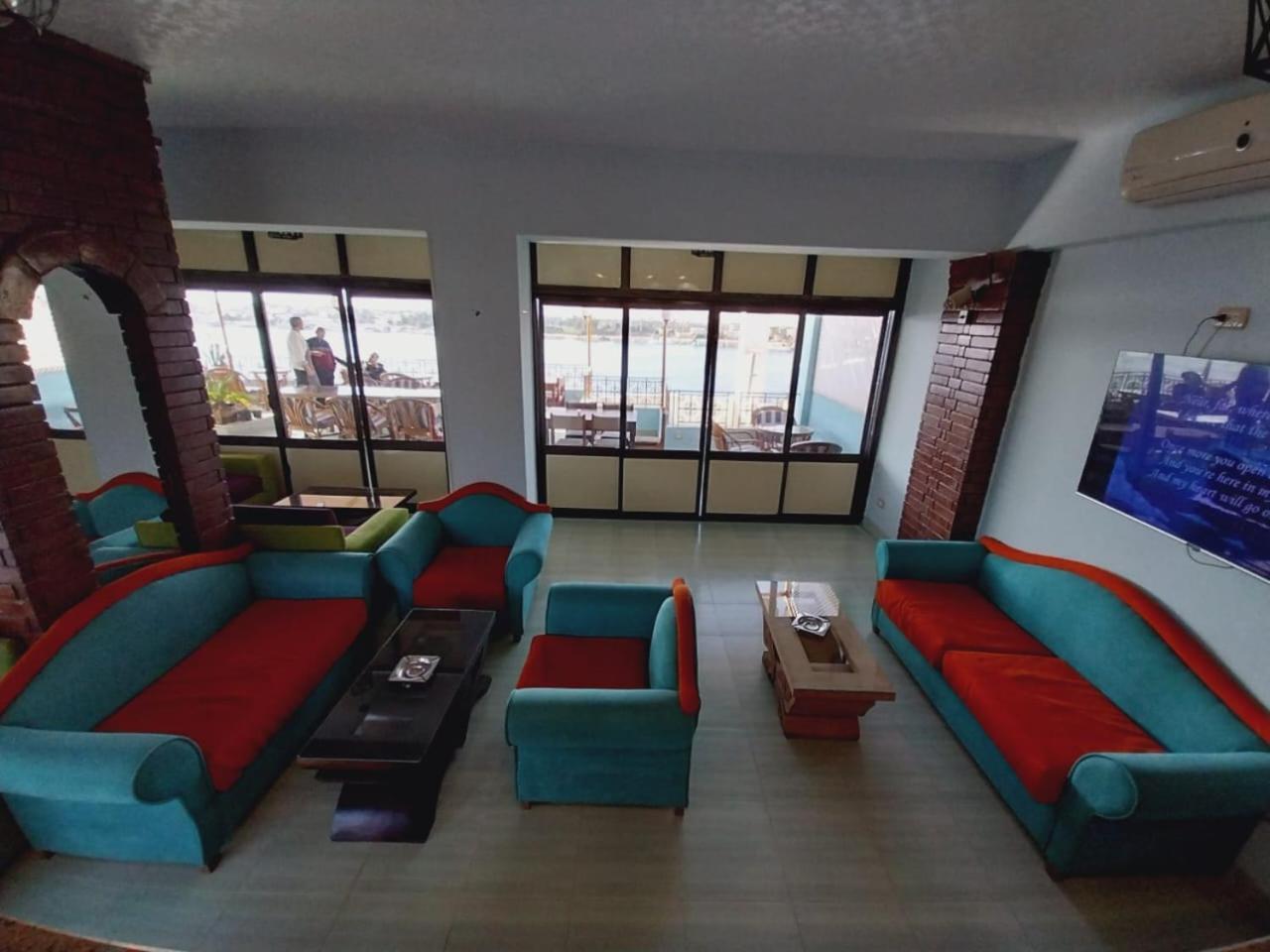 Merry Land Hotel & Roof Top Nile Restaurant ルクソール エクステリア 写真