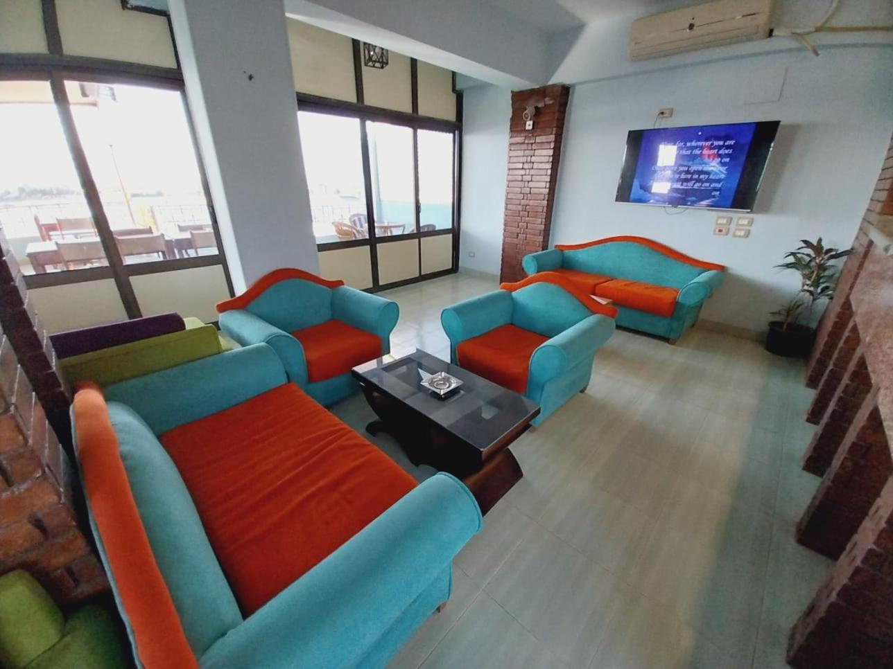 Merry Land Hotel & Roof Top Nile Restaurant ルクソール エクステリア 写真