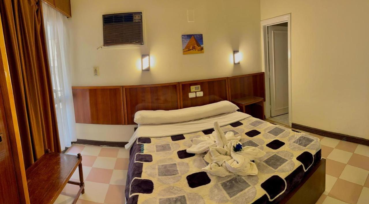 Merry Land Hotel & Roof Top Nile Restaurant ルクソール エクステリア 写真
