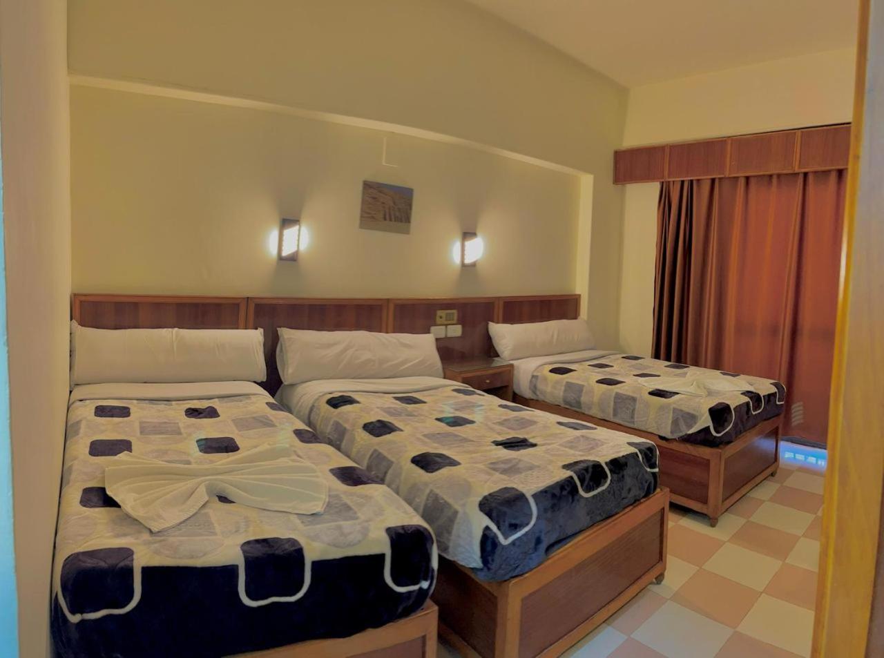 Merry Land Hotel & Roof Top Nile Restaurant ルクソール エクステリア 写真