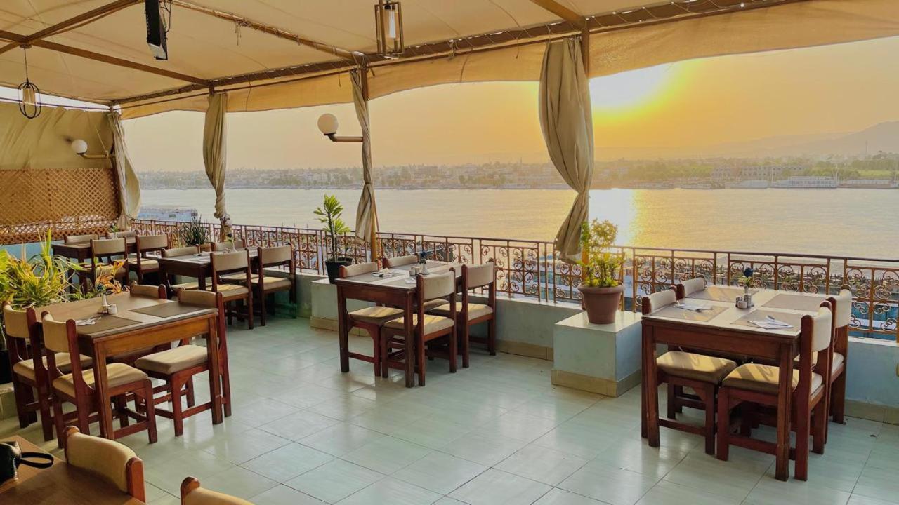 Merry Land Hotel & Roof Top Nile Restaurant ルクソール エクステリア 写真