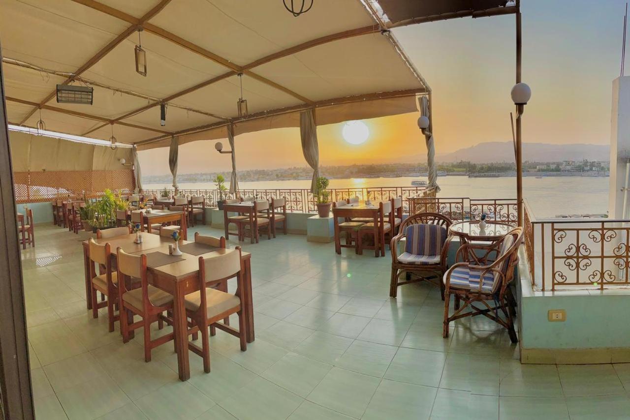 Merry Land Hotel & Roof Top Nile Restaurant ルクソール エクステリア 写真