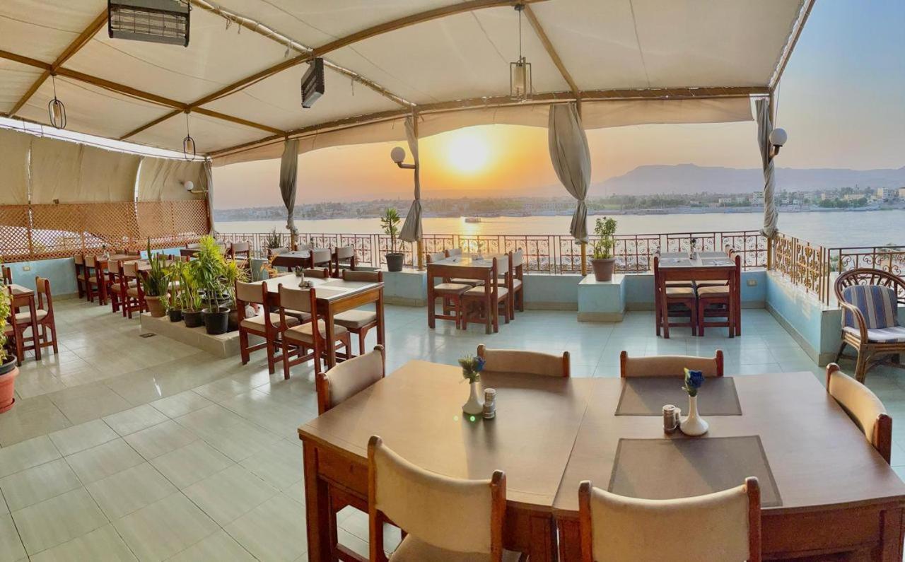 Merry Land Hotel & Roof Top Nile Restaurant ルクソール エクステリア 写真