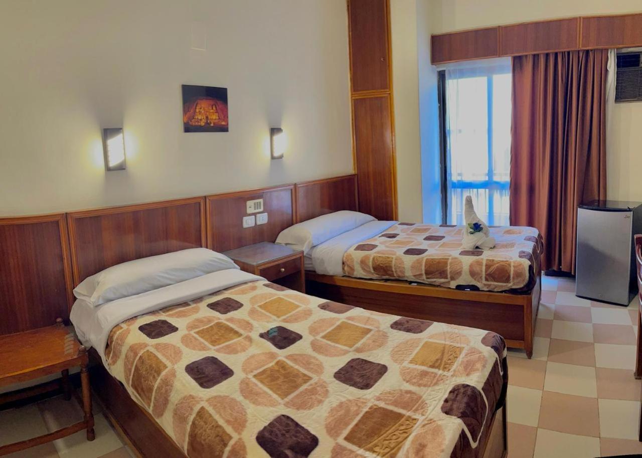 Merry Land Hotel & Roof Top Nile Restaurant ルクソール エクステリア 写真