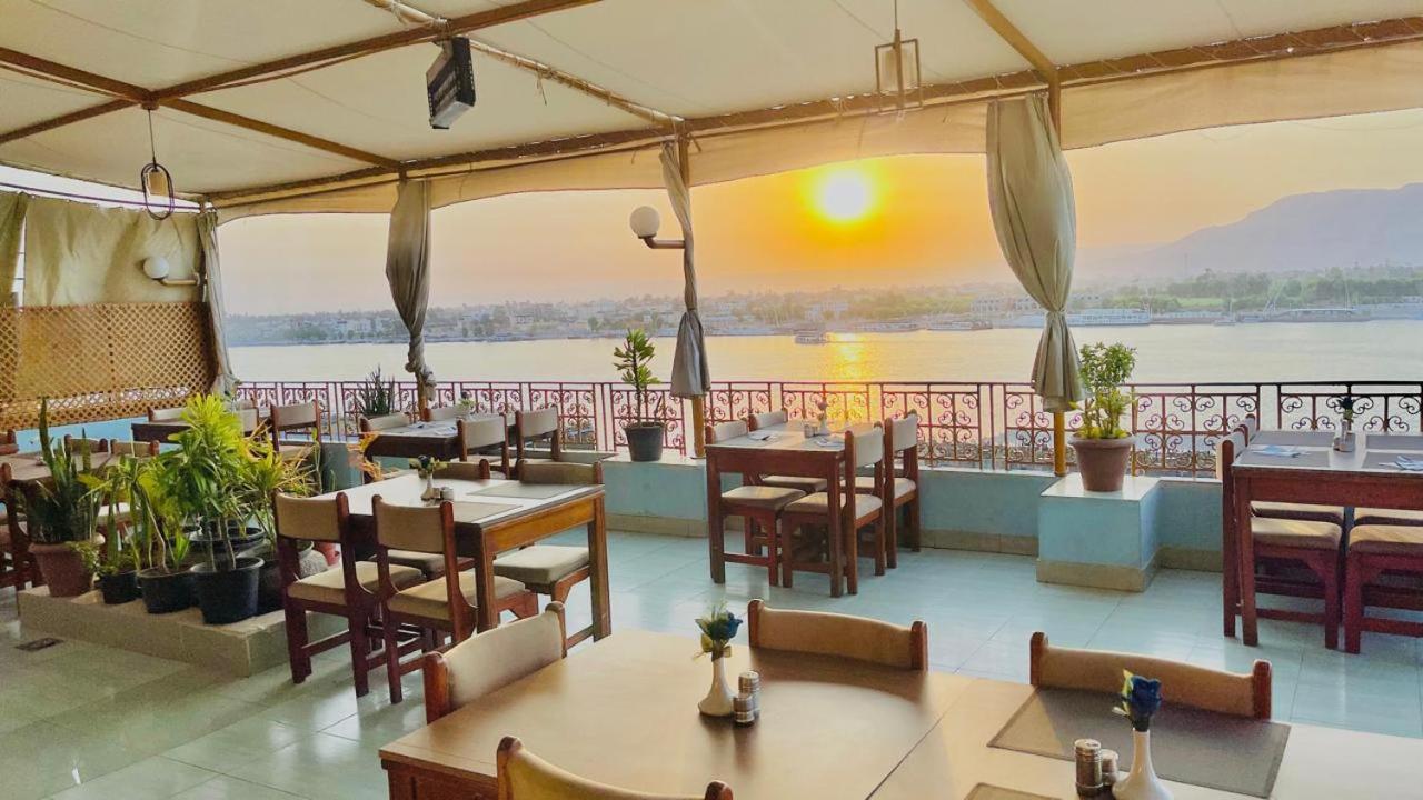 Merry Land Hotel & Roof Top Nile Restaurant ルクソール エクステリア 写真